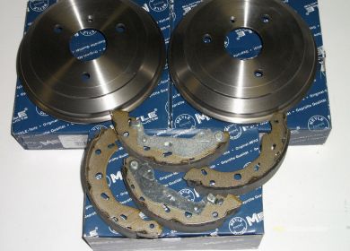 2x Brzdové bubny + čeľustia zadná náprava SMART CABRIO CITY COUPE FORTWO