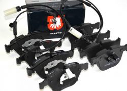 Brzdové platničky predné + zadné + snímač opotrebenia JP BMW 530d E60