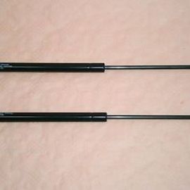 2x tlmiče vyklopových dverí Audi A3 od r.v. 09.1996