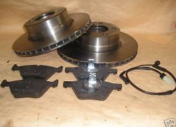 Brzdové kotouče 310 mm + destičky + snímač přední náprava BMW E60 + E61 520i-525er