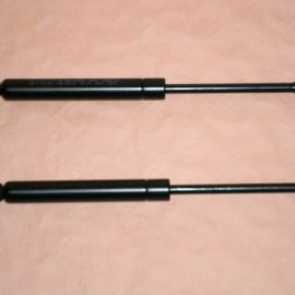 2x plynové vzpěry kapoty motoru BMW E32 od r.v. 09.1986