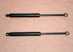 2x plynové vzpěry kapoty motoru BMW E32 od r.v. 09.1986