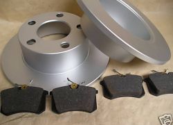 2 Brzdové kotouče + brzdové destičky Passat zadní náprava