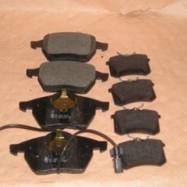 2 x Brzdové destičky VW Passat přední + zadní stáří. 98-2005