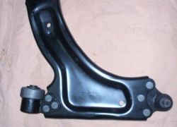 Rameno přední levé spodní Opel Meriva