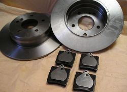 Brzdové kotouče zadní + destičky zadní Mercedes C-klasse W203, S203