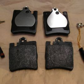 Brzdové destičky zadní se snímačem Mercedes C-klasse W203, S203