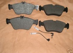 Brzdové destičky přední náprava W210 se snímačem E240-E320