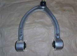 Rameno přední horní levé Mercedes W221, CL216