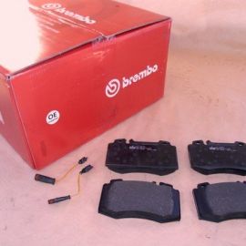 Brzdná sada přední náprava s BREMBO kotouči Mercedes W211 + S212 E500
