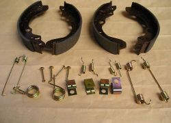 Brzdové čelisti se sadou pružin Mazda 323 BJ zadní náprava bubny