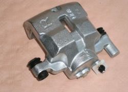 Brzdový třmen přední pravý Mazda Premacy od 07.1999