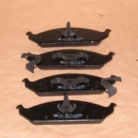 Brzdové destičky přední náprava Chrysler Stratus