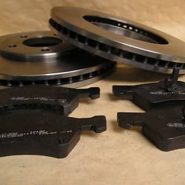 Brzdná sada přední náprava Chrysler Voyager RG od 2001