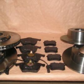 Brzdná sada Audi A4 přední + zadní s kotouči 312mm + 255mm