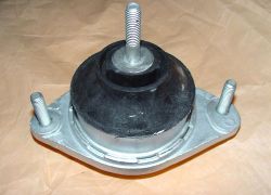 Silentblok motoru přední levý Audi 80 8C, B4 rv : 92-96