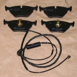 Brzdové destičky + snímač opotřebení zadní náprava BMW E46