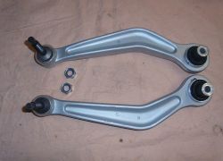 2x rameno zadní horní BMW E39