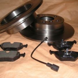 Brzdové kotouče + brzdové destičky, BMW E34 zadní náprava