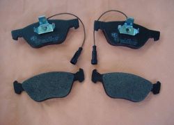 Brzdové destičky přední náprava Alfa Romeo 145, 146, 147
