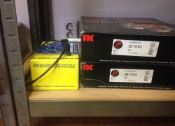 Brzdové kotúče 324mm + platničky + snímač predná náprava BMW E60 + E61 520i-530er