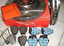 Brzdové kotúče predné dierované + platničky predné Audi A8 do 98´