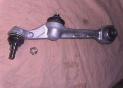 Rameno predné spodné pravé Mercedes W221 , CL216