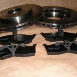 Brzdové kotúče + platničky predné Chrysler Voyager GS od r.v. 1996