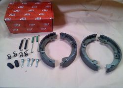 Brzdové čeľustia + sada pružín 'na kotúčovú brzdu' Chrysler Voyager