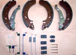 Brzdové čeľustia + sada pružín Chrysler Stratus
