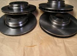 4 x brzdové kotúče predné + zadné len 750i + 740d BMW E38