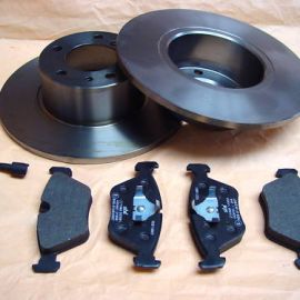 Brzdové kotúče + platničky + snímač predná náprava BMW E34