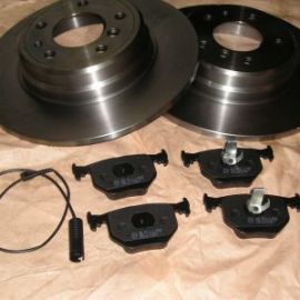 2x Brzdové kotúče + 1 sada brzdové platničky + snímač opotrebenia, BMW E31 zadná náprava