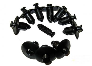 Spony na plasty štvorkoliek M8 C869, 1ks