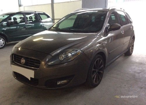 01_UY76605_b0a0f92bf5b92e163a22c7b9bc43327c