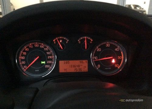 04_UY76605_7b10172c66527e4325432abe97b6ffd7