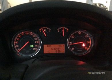 04_UY76605_7b10172c66527e4325432abe97b6ffd7