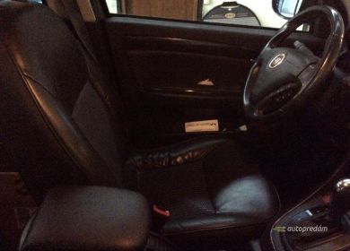 UY76605_07d3b20f8d4af62db5f40fdf59c2c288