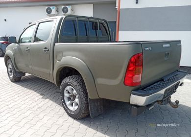toyota hilux zelena