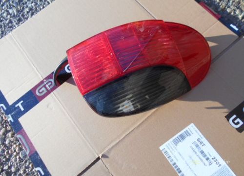 zadne prave svetlo na P306 kombi.1