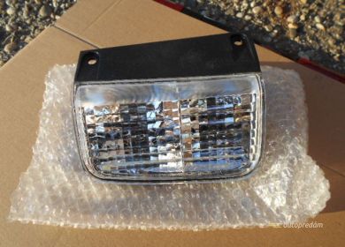 Pravá predná smerovka na fotke ...